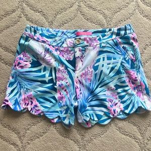 Lilly Pulitzer scalloped shorts size 8